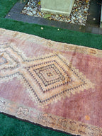 NEVE | Vintage Runner